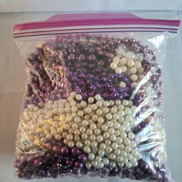 Lot of Various Purple And White Bead Garland - Picture 2 of 10